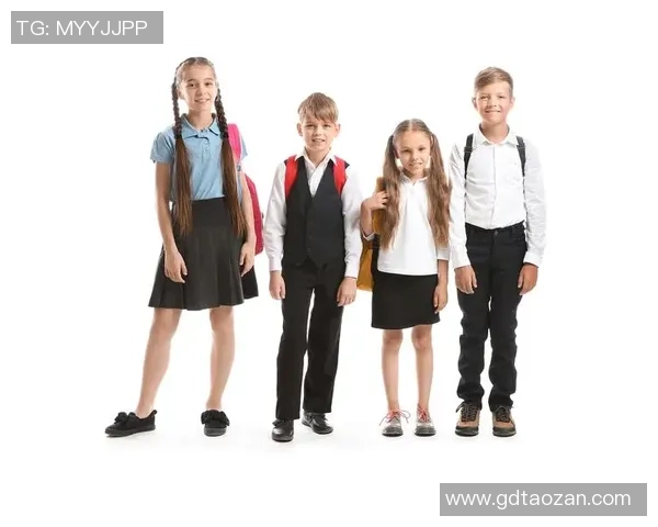 足球明星亲密互动瞬间揭秘他们的可爱摸头视频素材合集